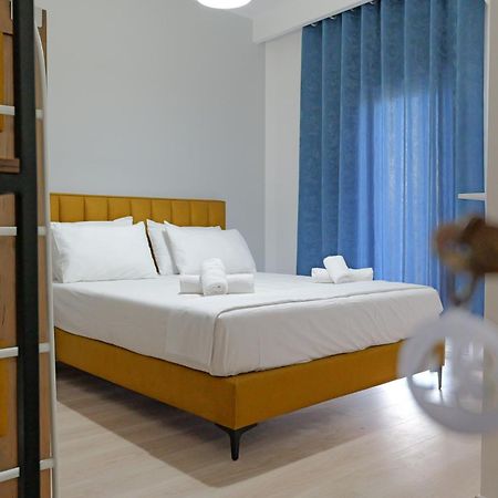 Hotel Holiday Sarandë Esterno foto