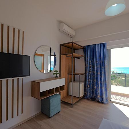 Hotel Holiday Sarandë Esterno foto