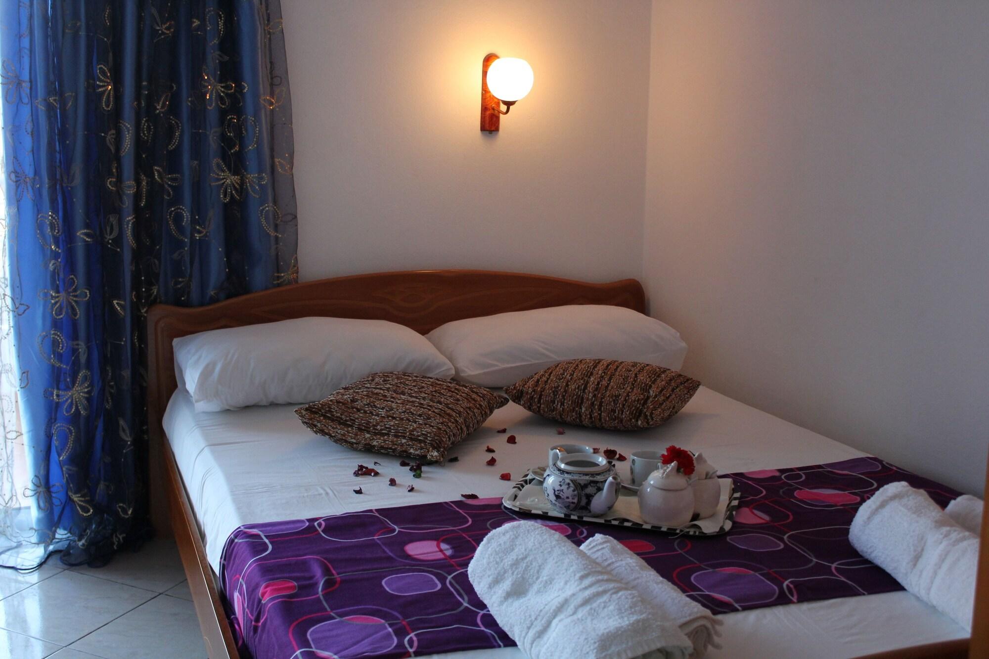 Hotel Holiday Sarandë Esterno foto