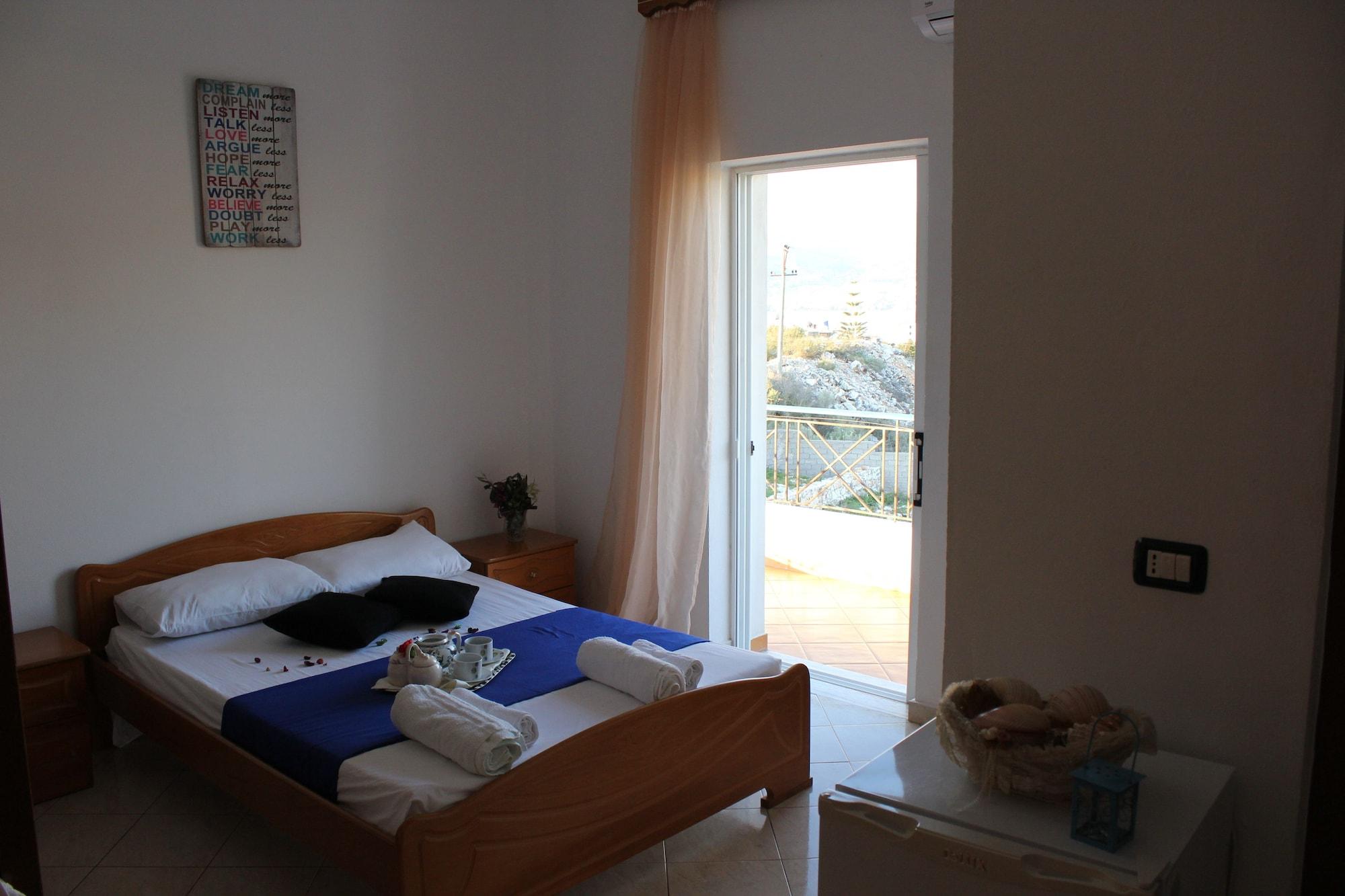 Hotel Holiday Sarandë Esterno foto