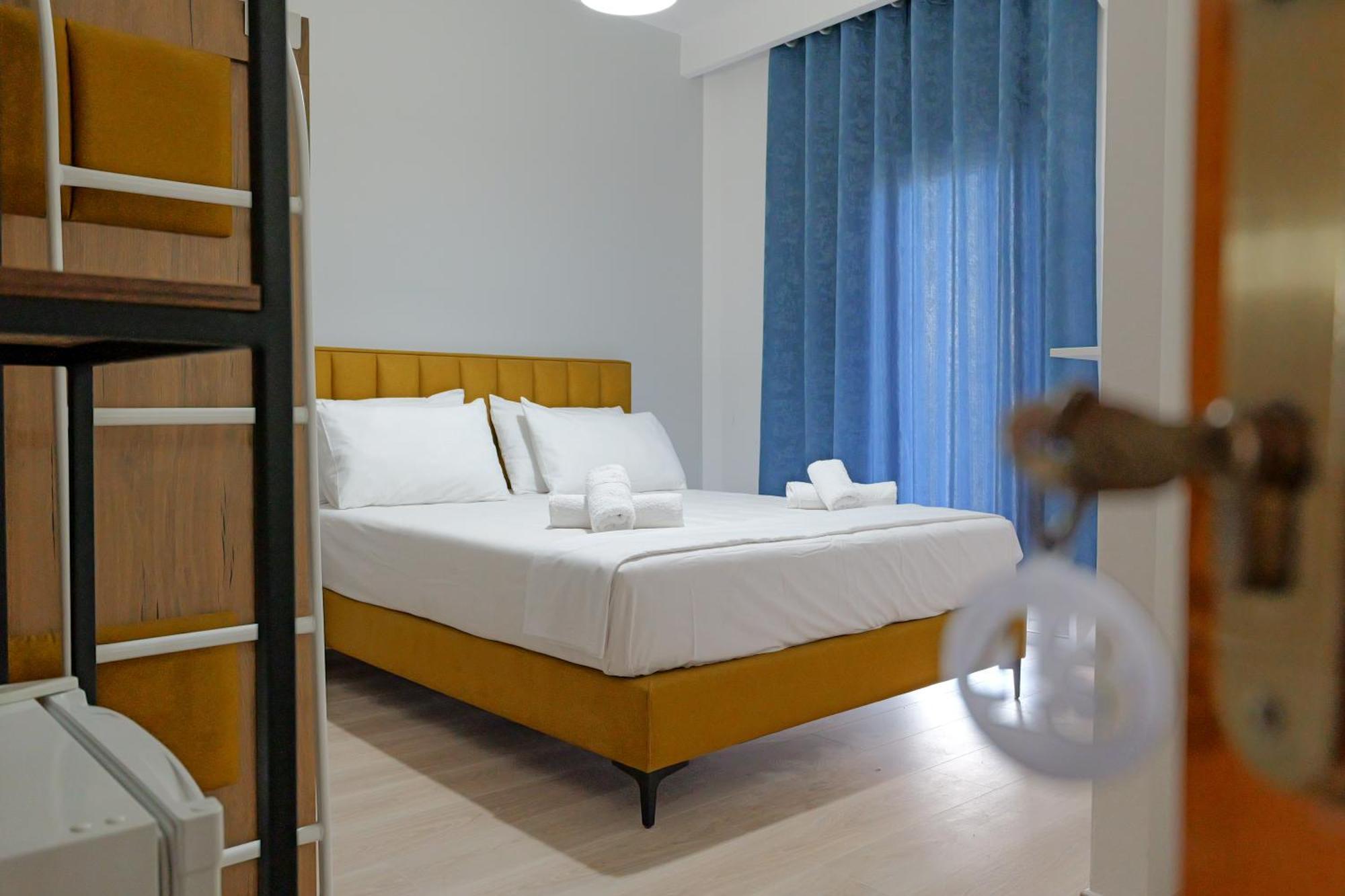 Hotel Holiday Sarandë Esterno foto