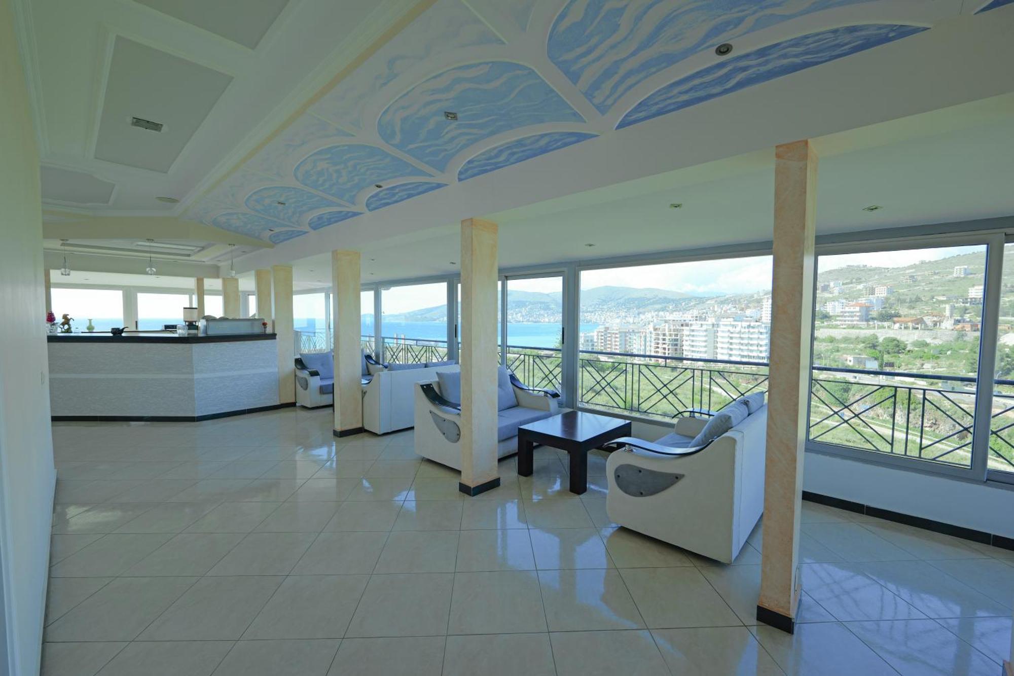 Hotel Holiday Sarandë Esterno foto