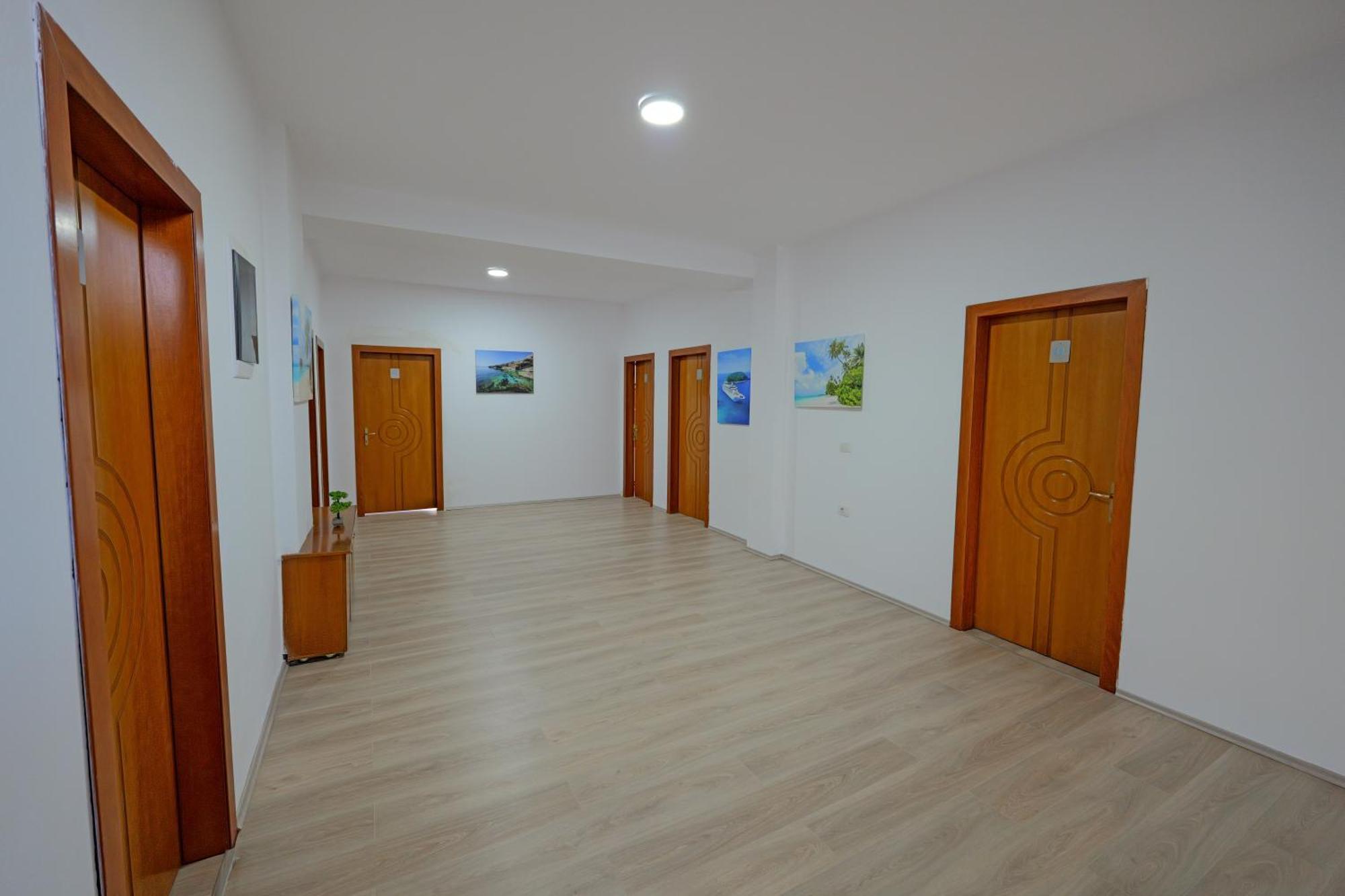 Hotel Holiday Sarandë Esterno foto