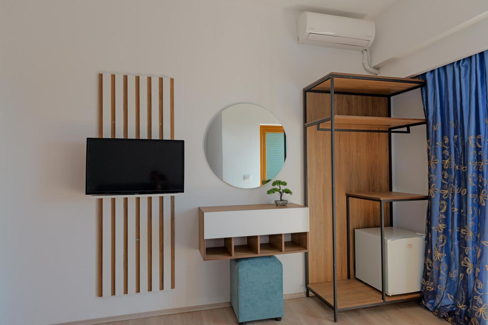 Hotel Holiday Sarandë Esterno foto