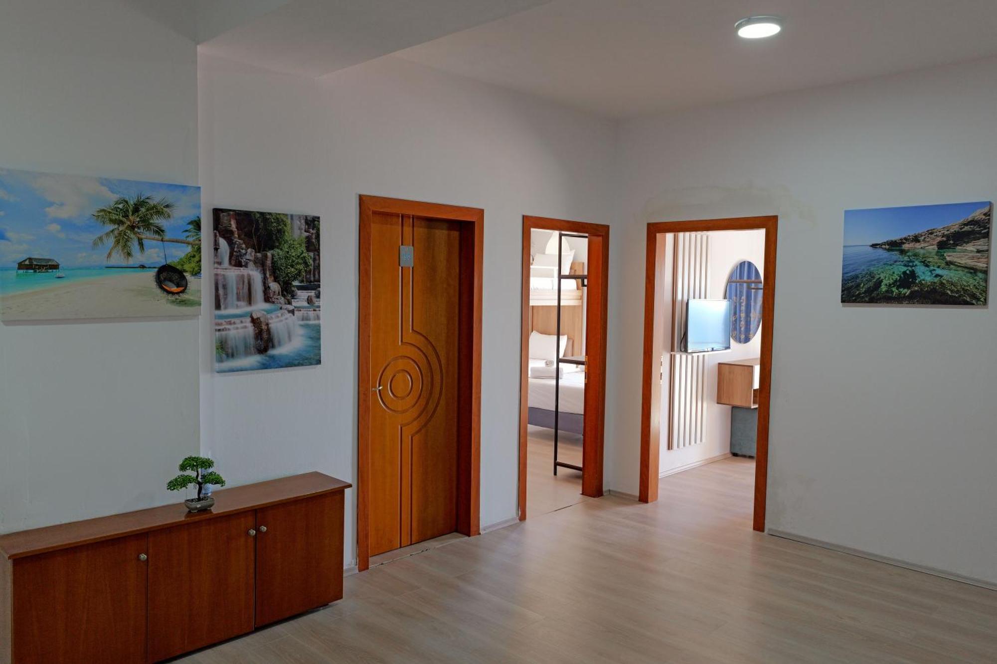Hotel Holiday Sarandë Esterno foto