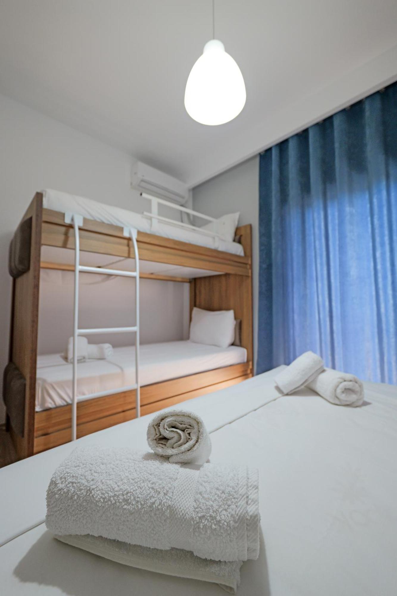 Hotel Holiday Sarandë Esterno foto