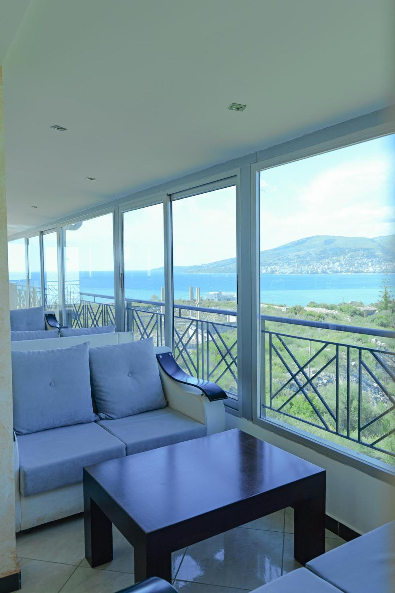 Hotel Holiday Sarandë Esterno foto