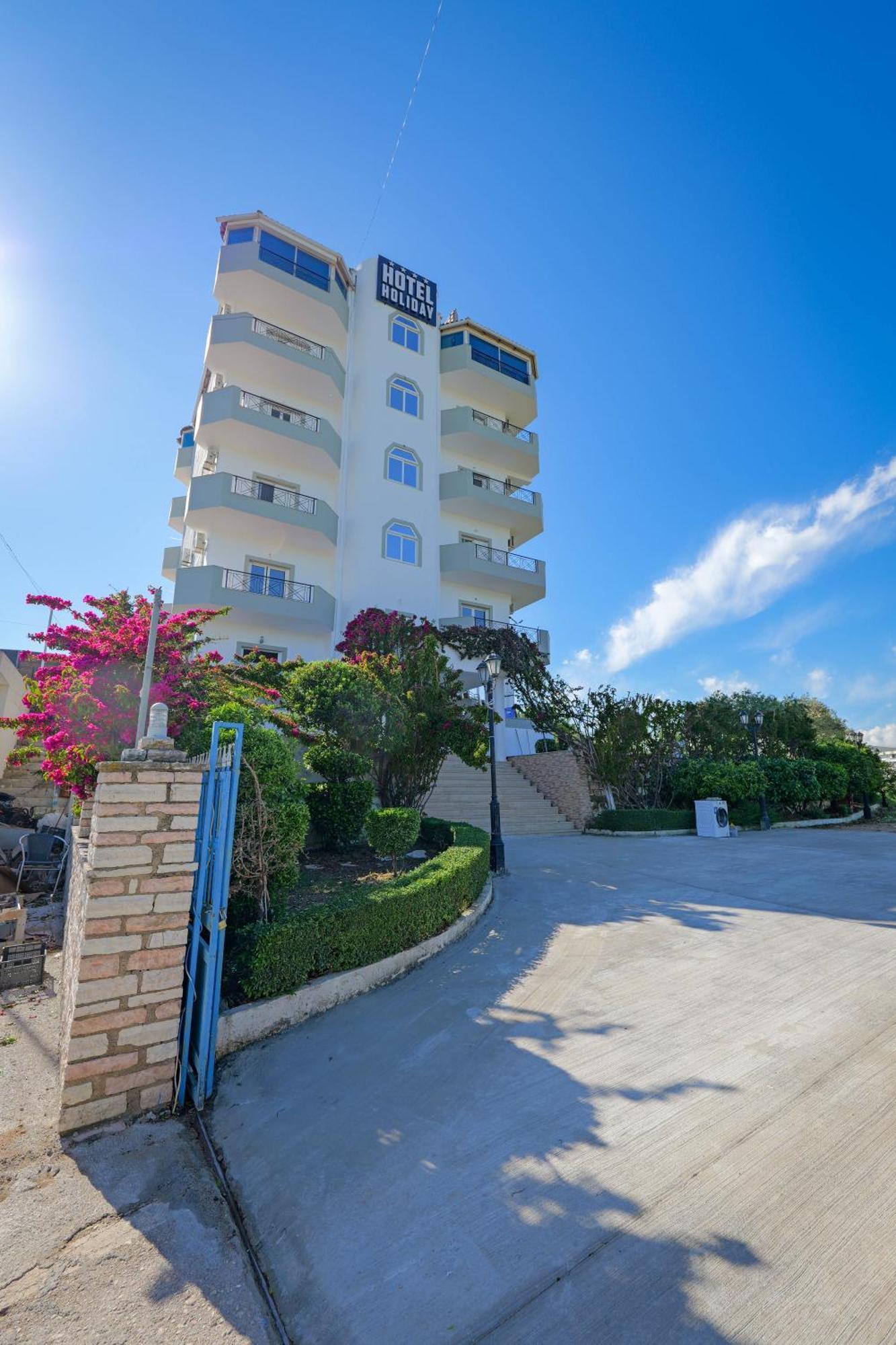 Hotel Holiday Sarandë Esterno foto