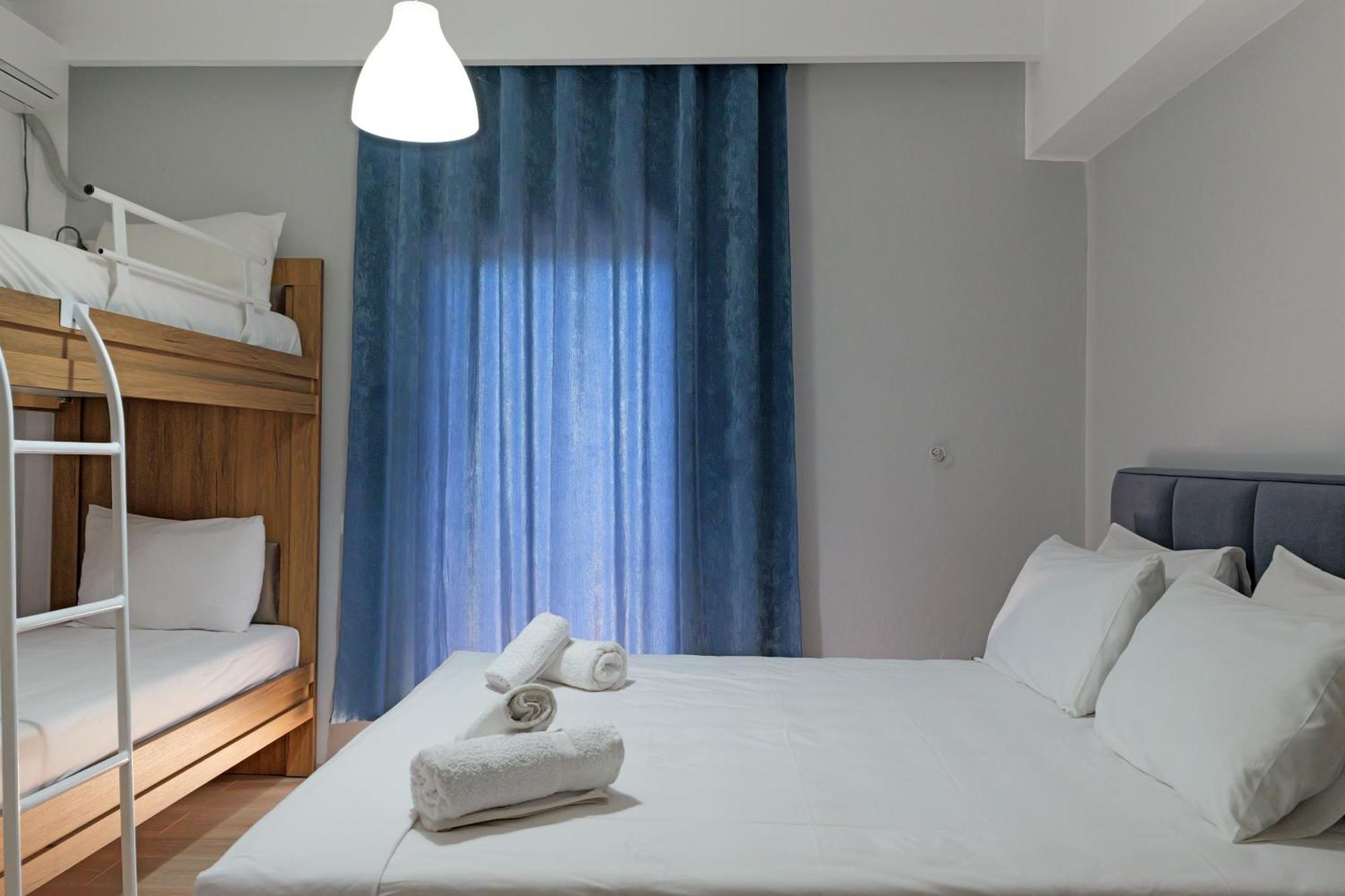 Hotel Holiday Sarandë Esterno foto