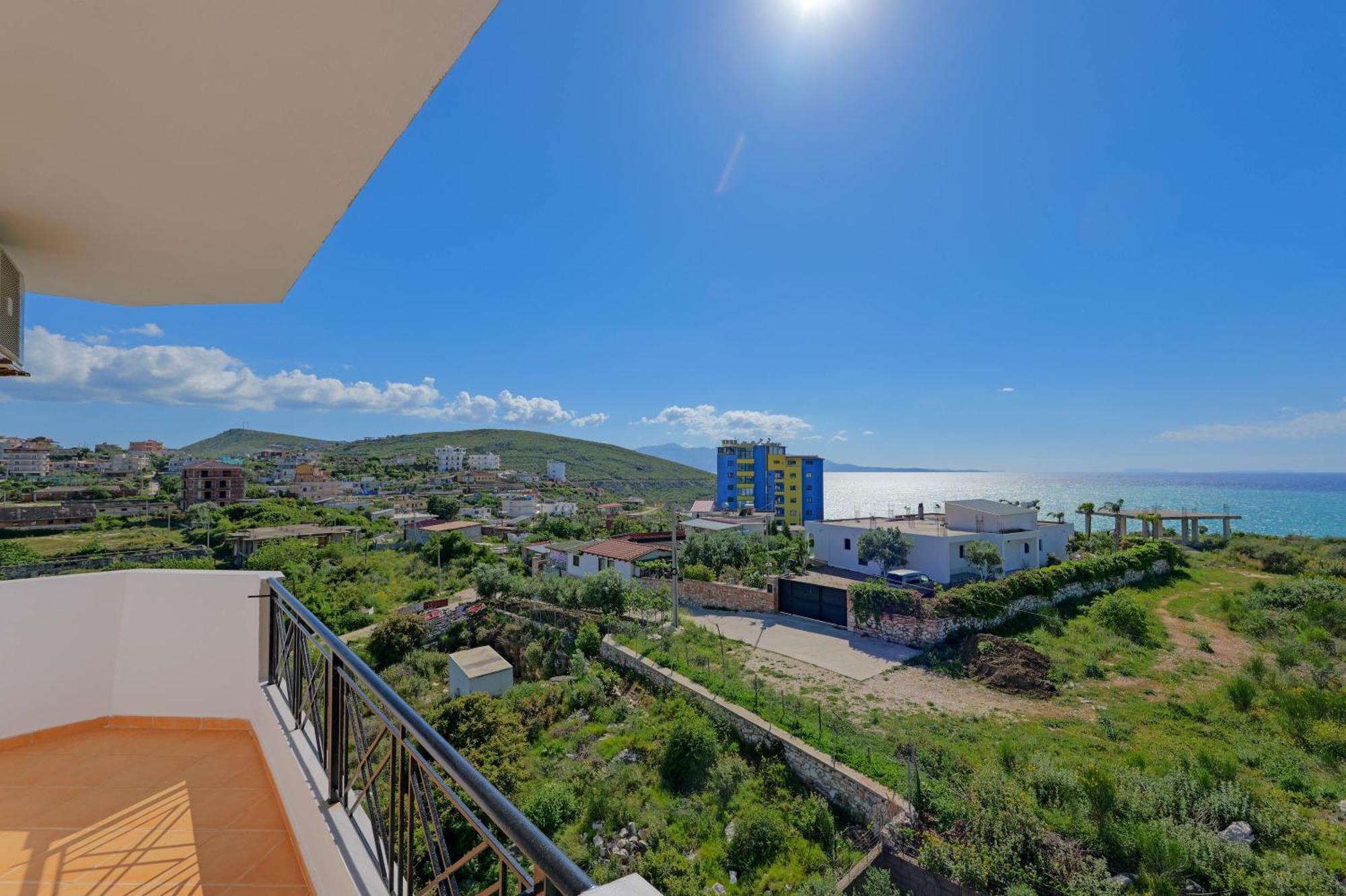 Hotel Holiday Sarandë Esterno foto