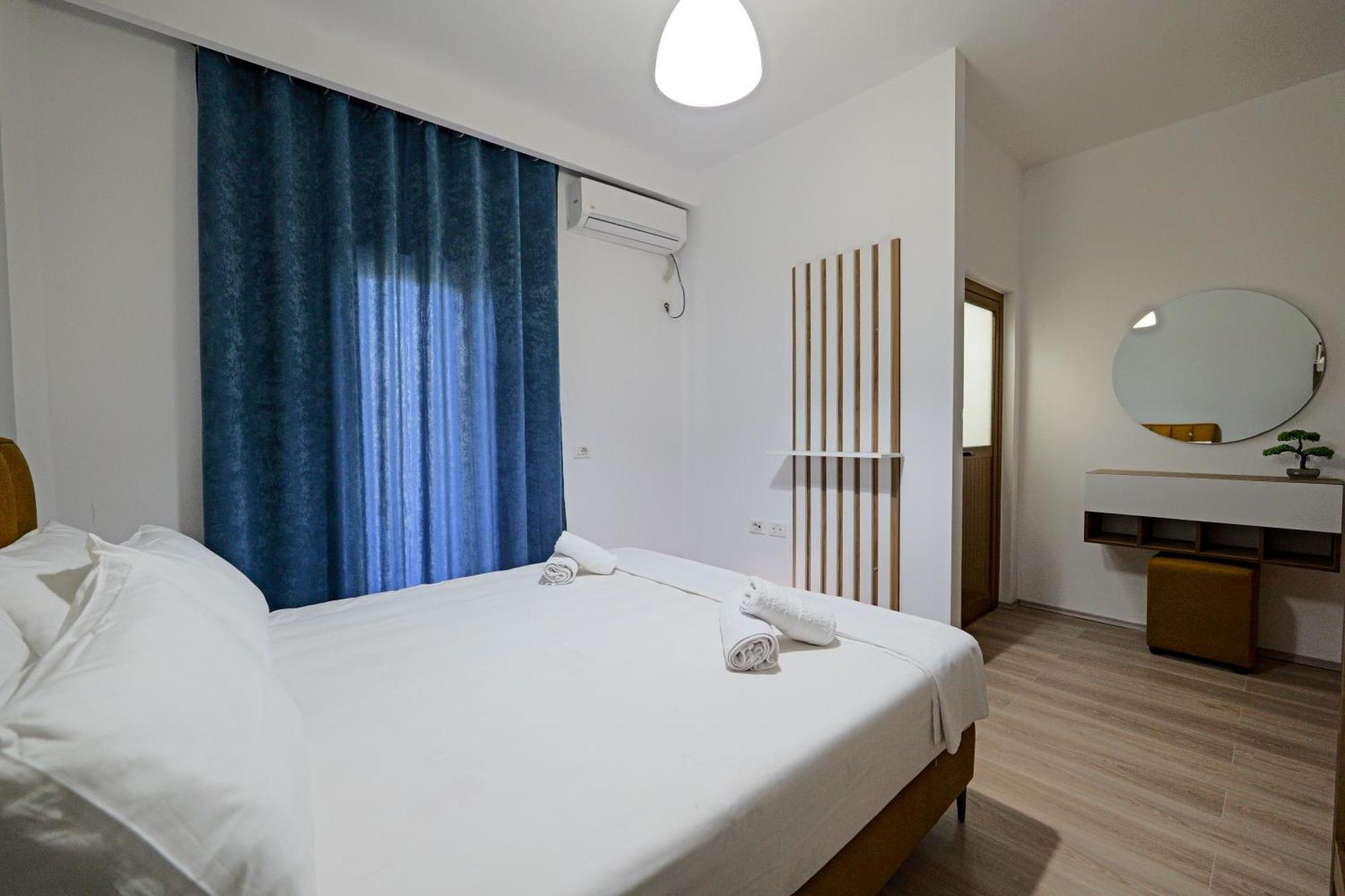 Hotel Holiday Sarandë Esterno foto