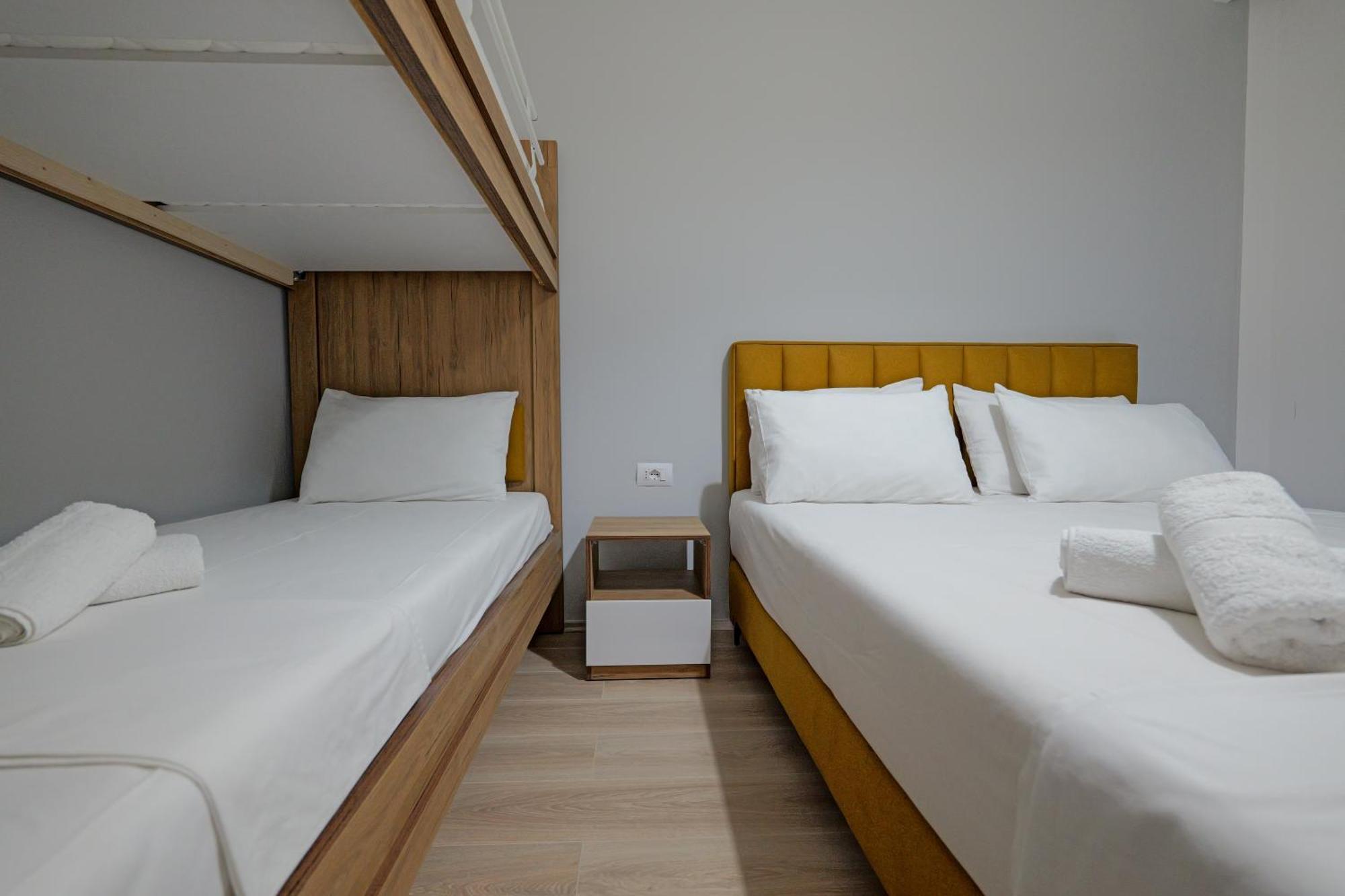 Hotel Holiday Sarandë Esterno foto