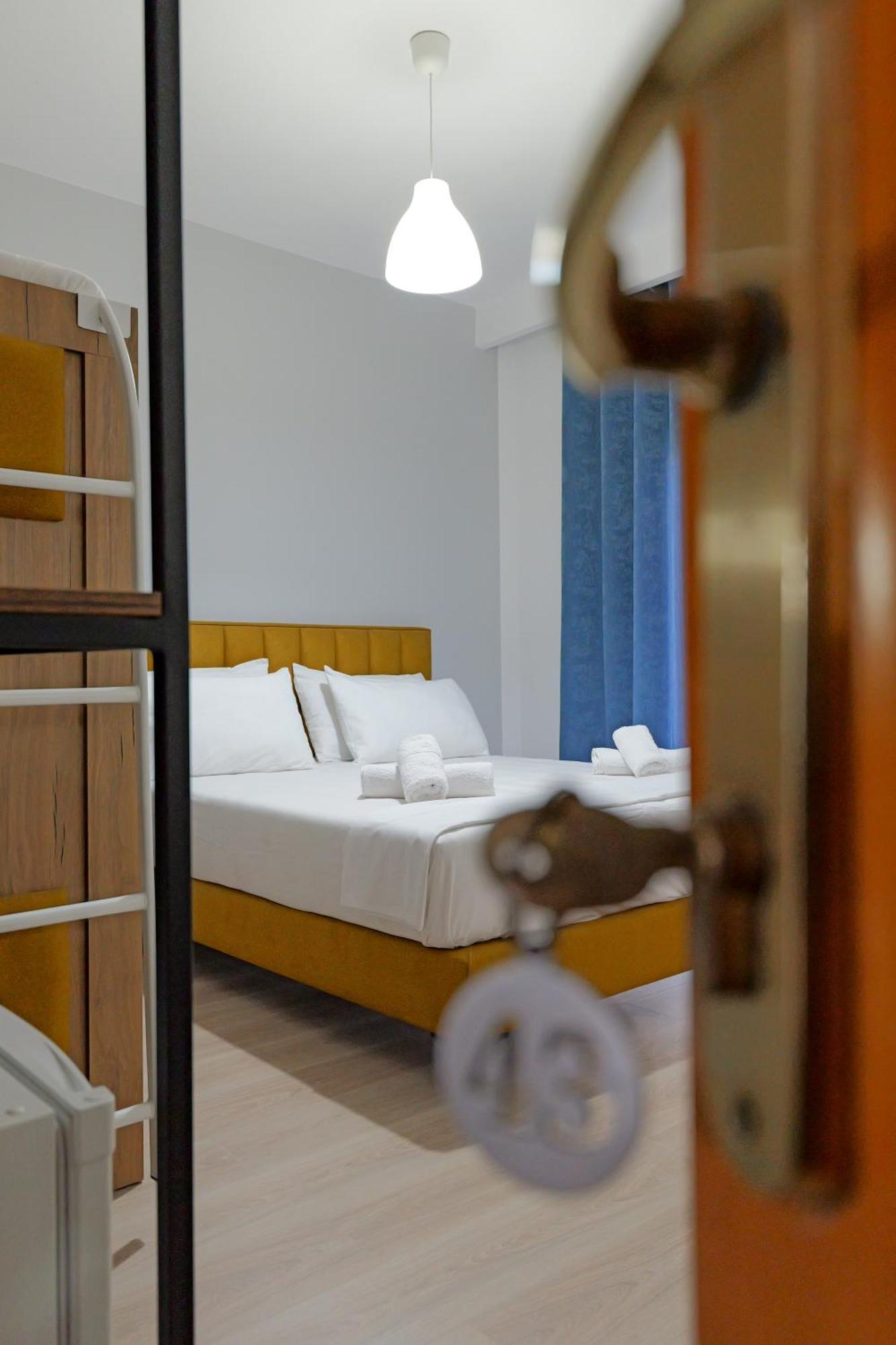 Hotel Holiday Sarandë Esterno foto