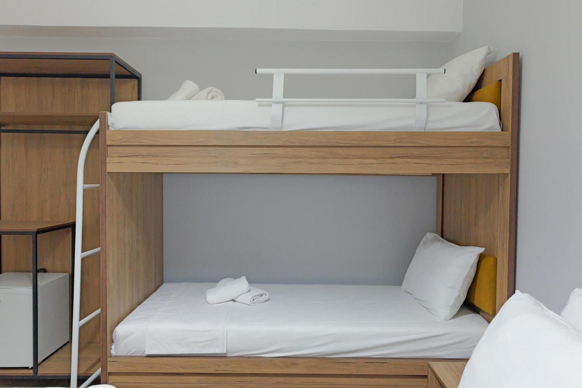Hotel Holiday Sarandë Esterno foto