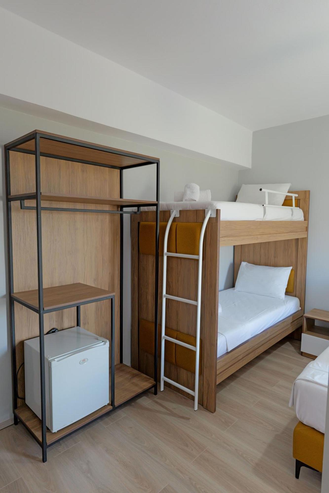 Hotel Holiday Sarandë Esterno foto
