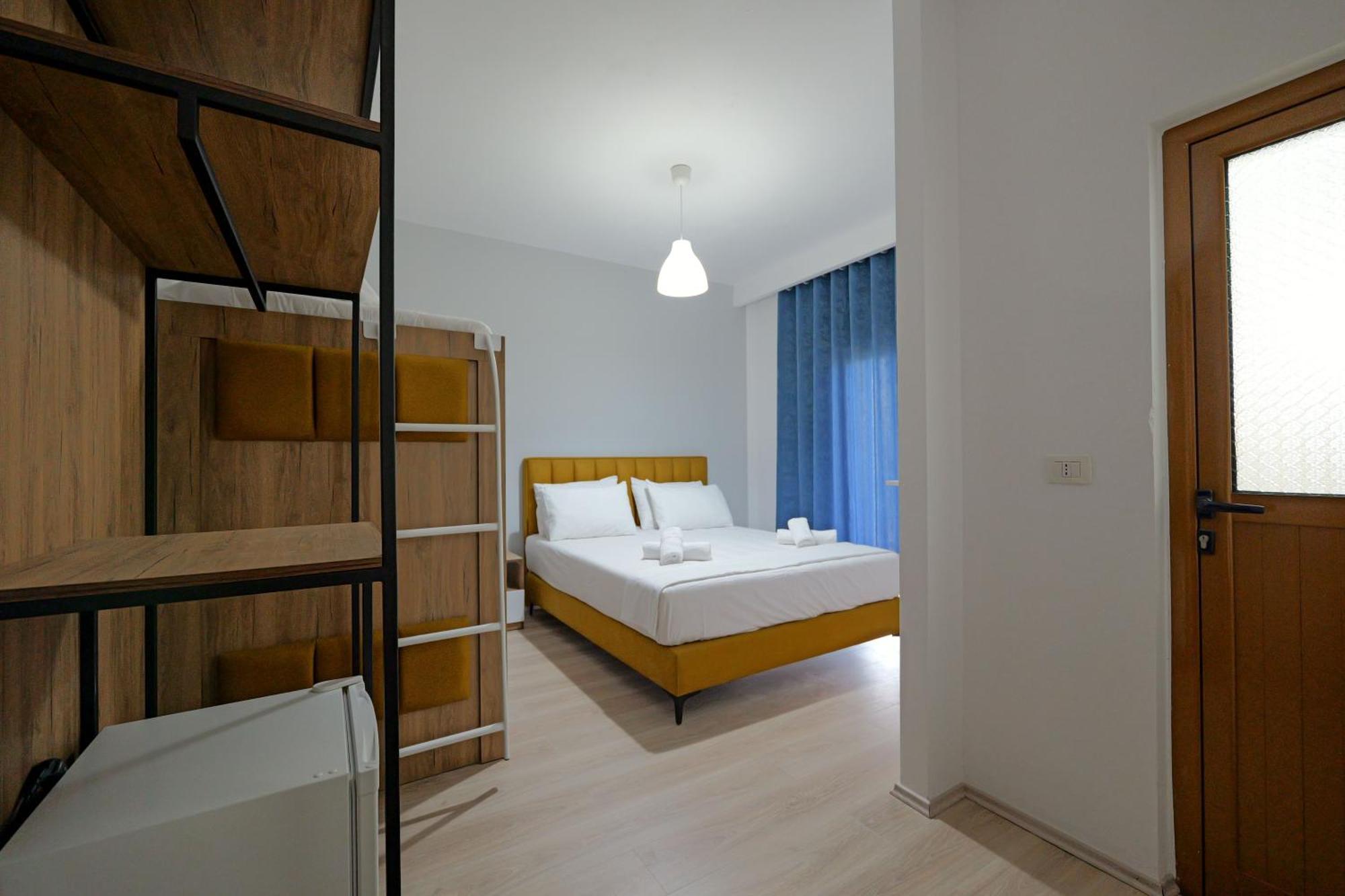 Hotel Holiday Sarandë Esterno foto