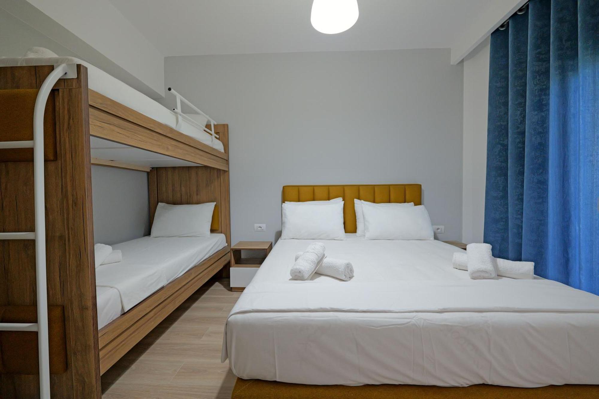 Hotel Holiday Sarandë Esterno foto
