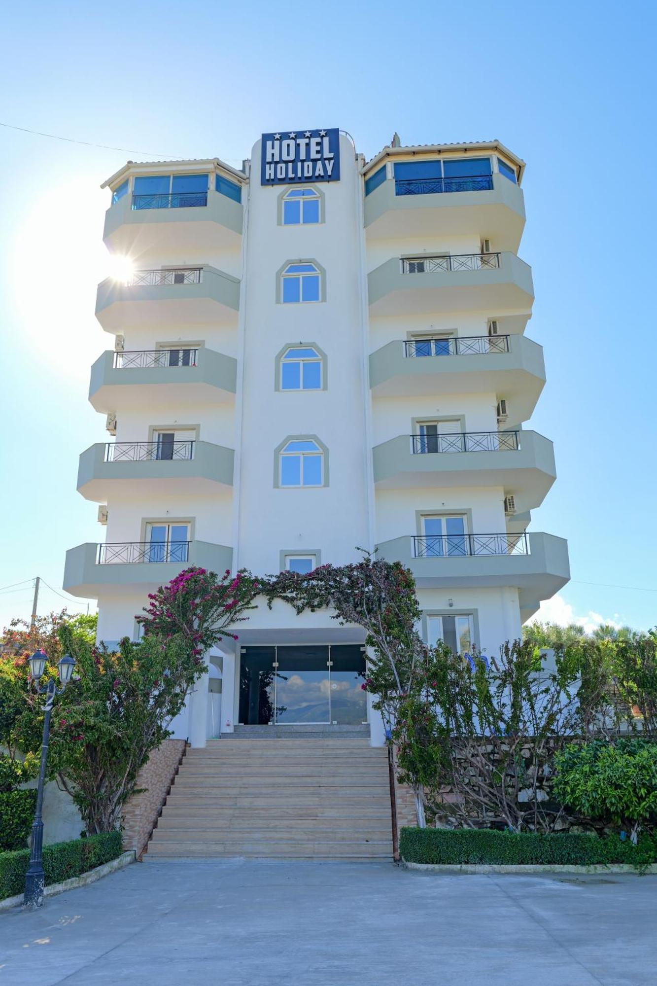 Hotel Holiday Sarandë Esterno foto